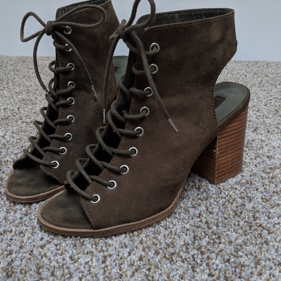 Forever 21 Shoes - Forever 21 army green chunky heels